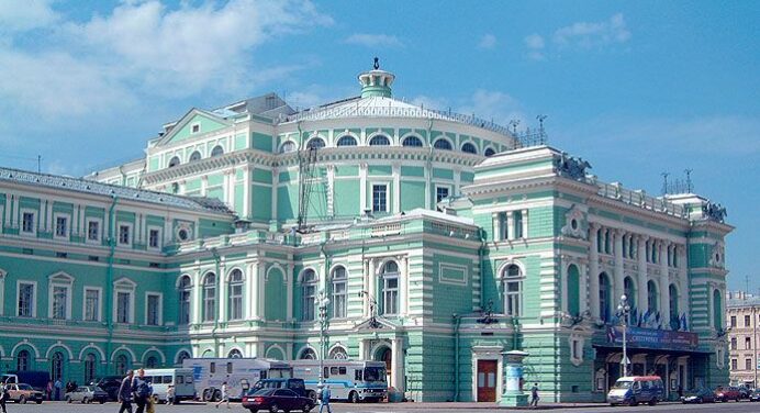 O magnífico Teatro Mariinsky, uma joia cultural em São Petersburgo